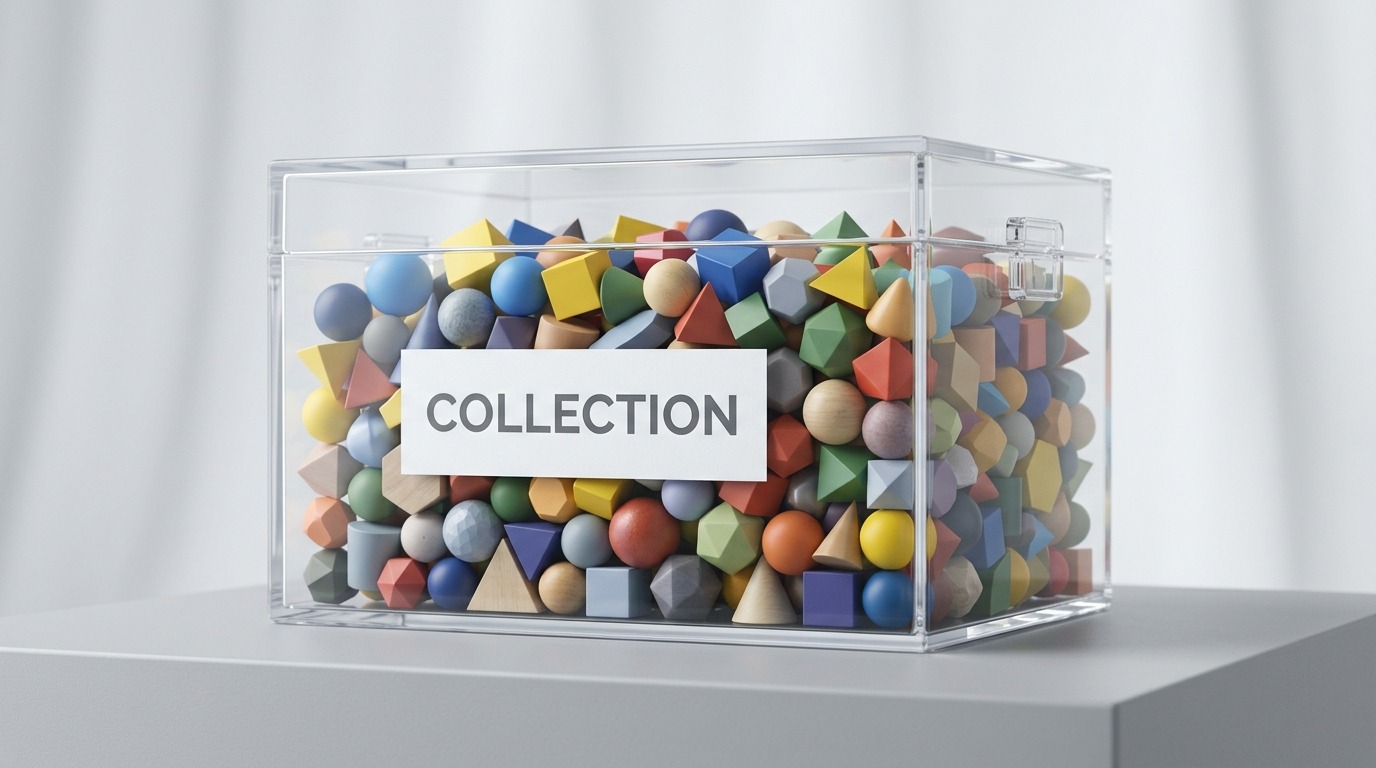 Een gelabelde opbergdoos vol kleinere voorwerpen — een collection als container, niet als object.