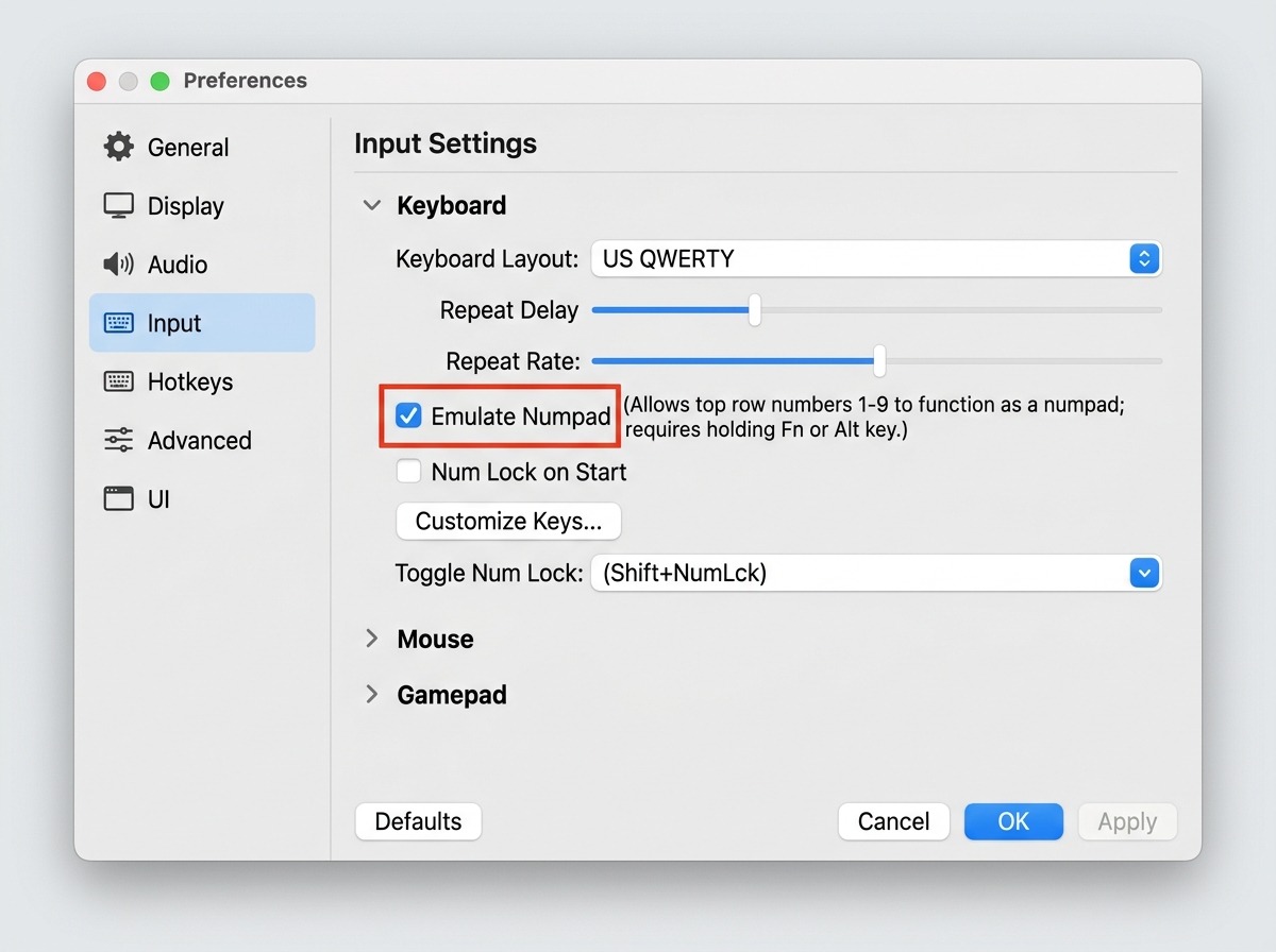 Preferences → Input-tab met de sectie Keyboard opengeklapt: de checkbox Emulate Numpad staat aangevinkt, met een korte hint-tekst ernaast over de cijferrij 1-9 bovenaan het toetsenbord. Rustige, grijze Preferences-vensterachtergrond, de tab Input links gemarkeerd.